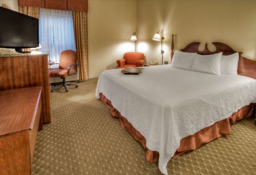 هتل Hampton Inn Marion