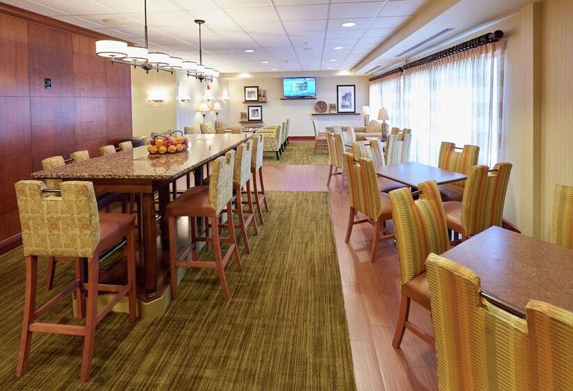 Отель Hampton Inn Massillon