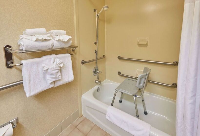 Отель Hampton Inn Massillon
