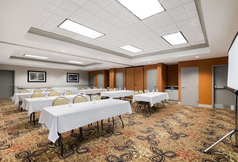 Отель Hampton Inn Mchenry