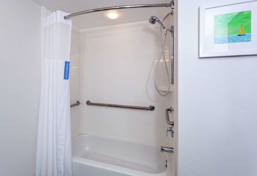 هتل Hampton Inn Melbourne