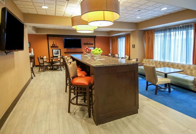 هتل Hampton Inn Metairie