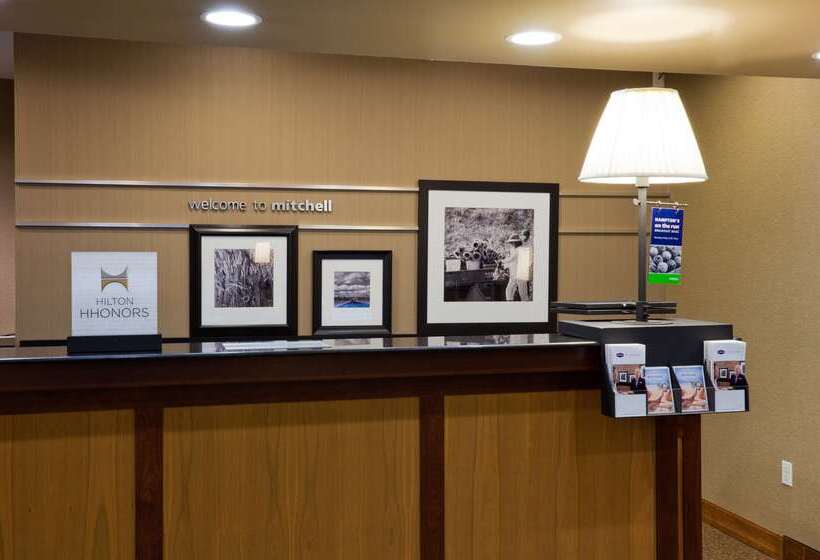 هتل Hampton Inn Mitchell