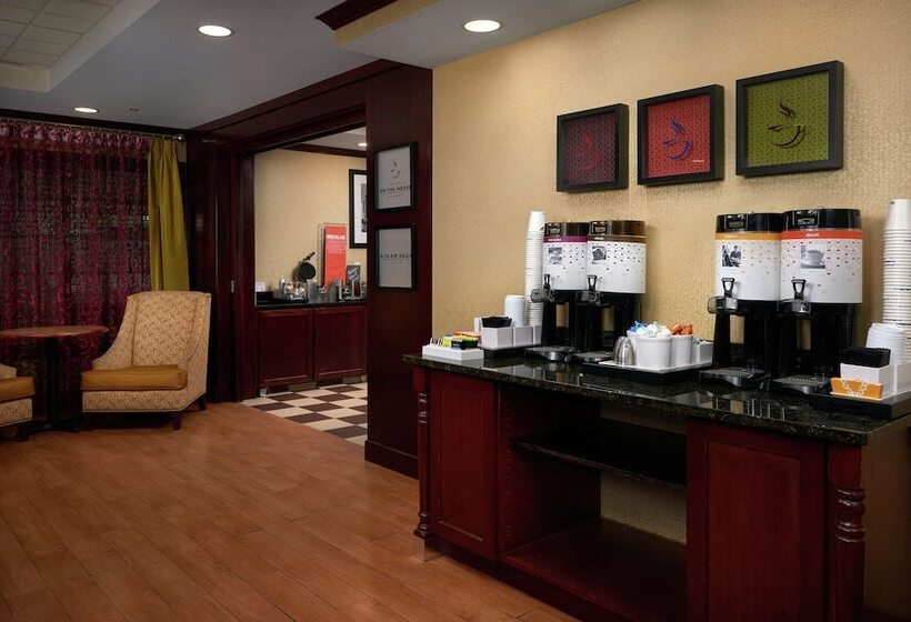 هتل Hampton Inn Newport Newsyorktown