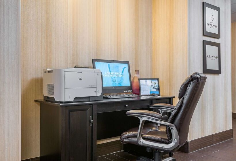 ホテル Hampton Inn Parkersburgmineral Wells