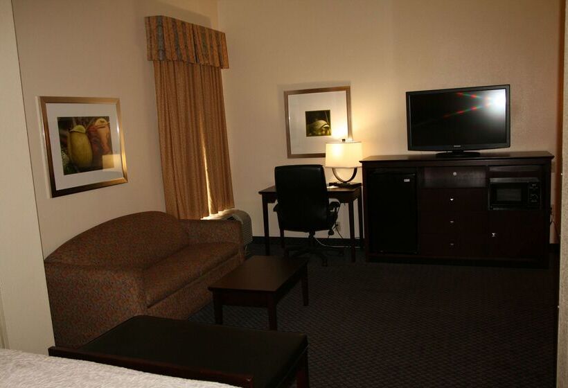 בית מלון כפרי Hampton Inn By Hilton Petersburg Ft. Gregg Adams