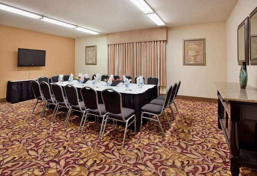 هتل Hampton Inn Pittsburgh Airport