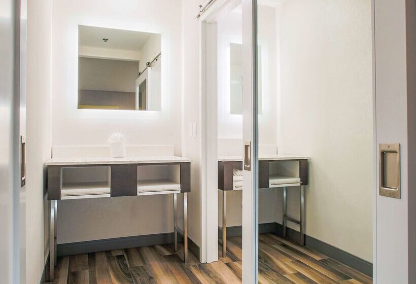 هتل Hampton Inn Prescott