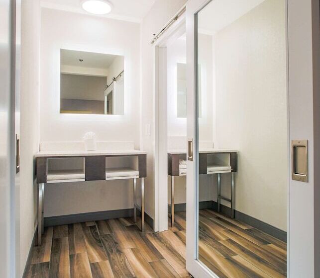 هتل Hampton Inn Prescott