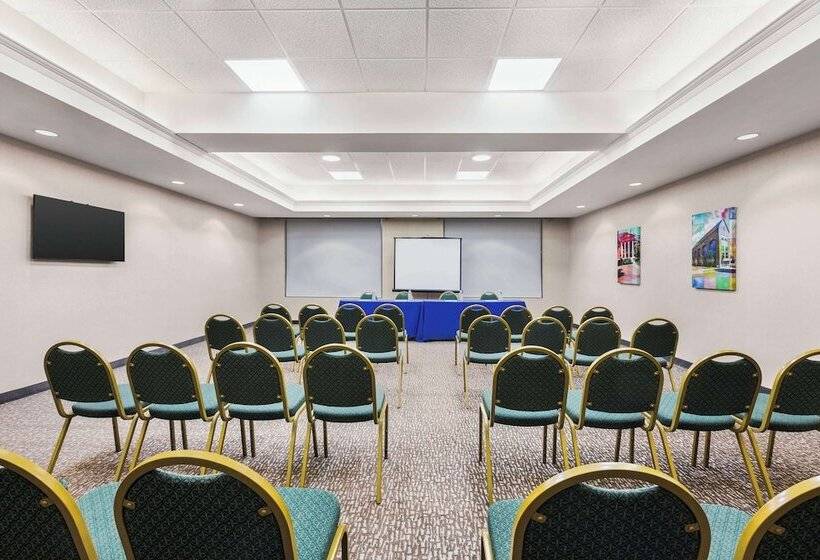 Отель Hampton Inn Quakertown