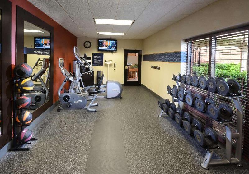 בית מלון כפרי Hampton Inn Raleigh Capital Blvd. North