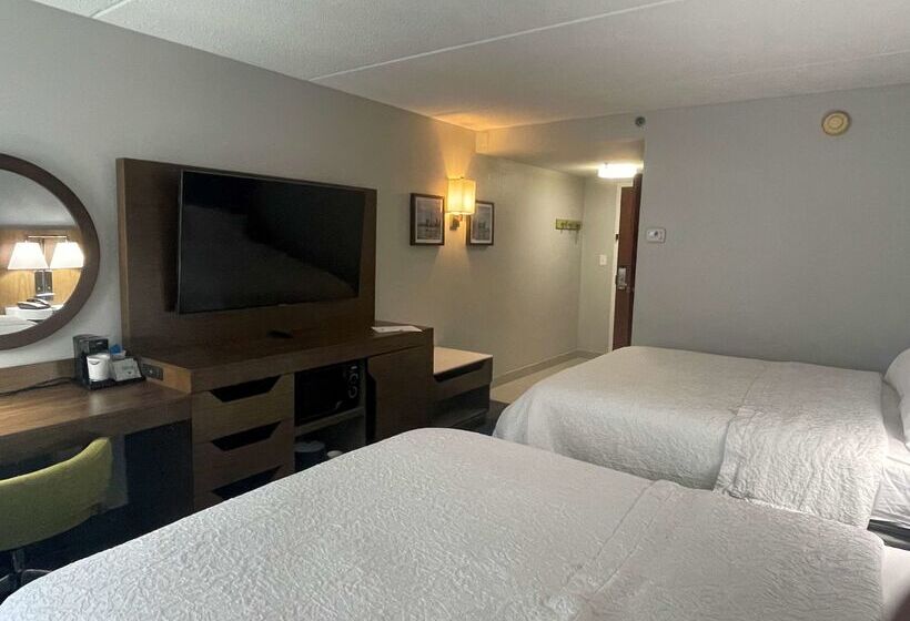 Отель Hampton Inn Ridgefield Park