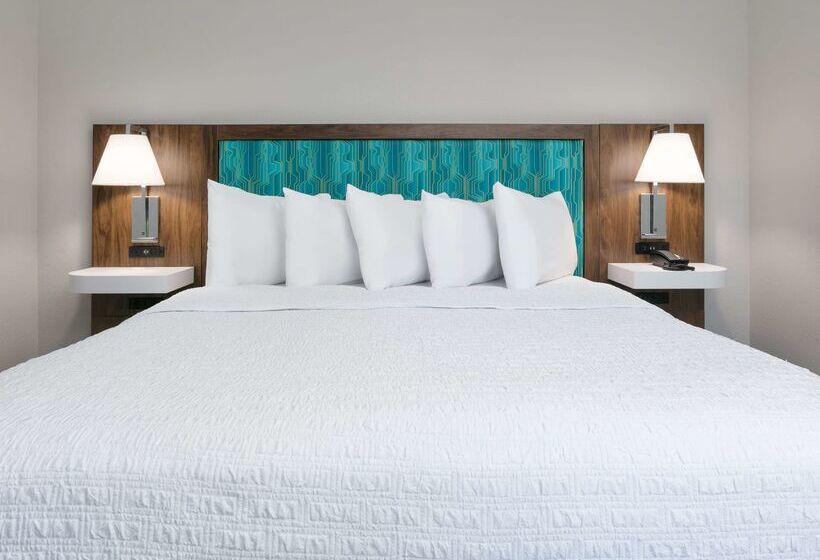 هتل Hampton Inn Santa Cruz