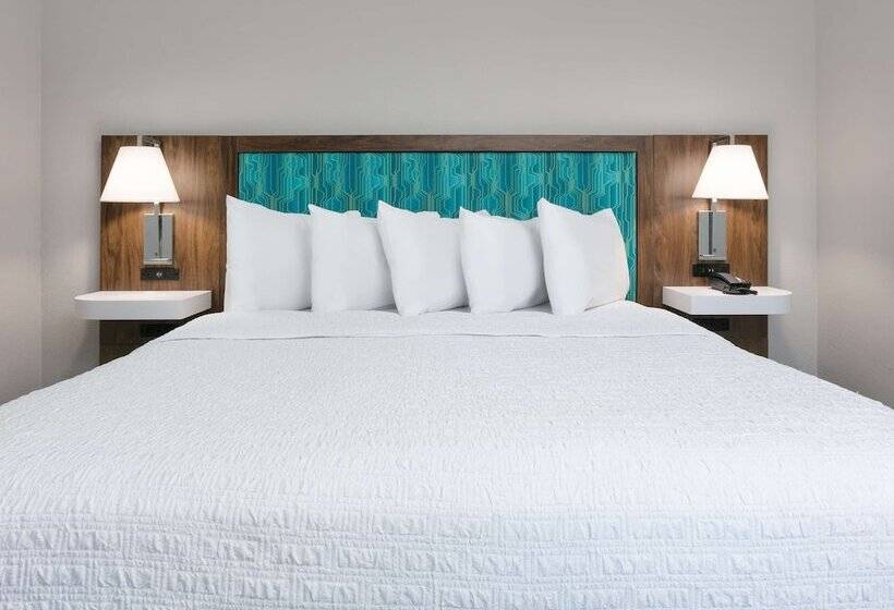 هتل Hampton Inn Santa Cruz