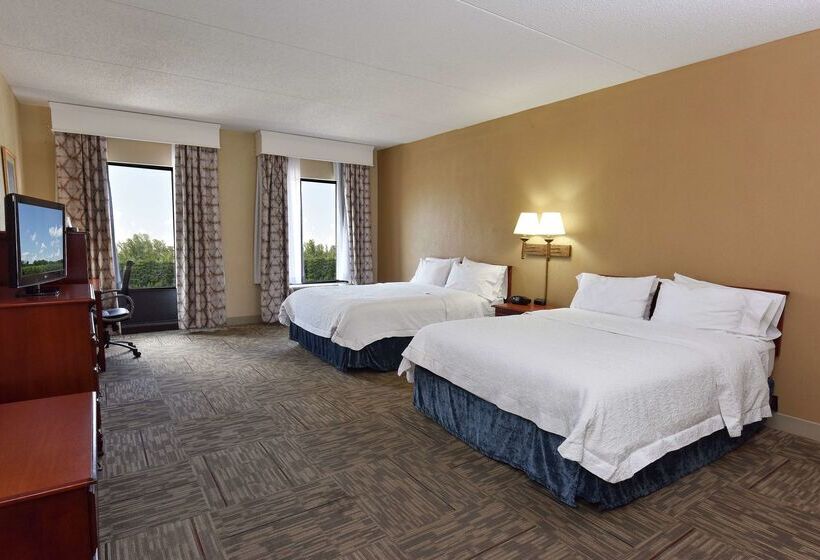 هتل Hampton Inn Selma