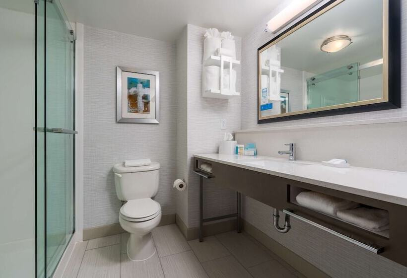 هتل Hampton Inn By Hilton Springfield
