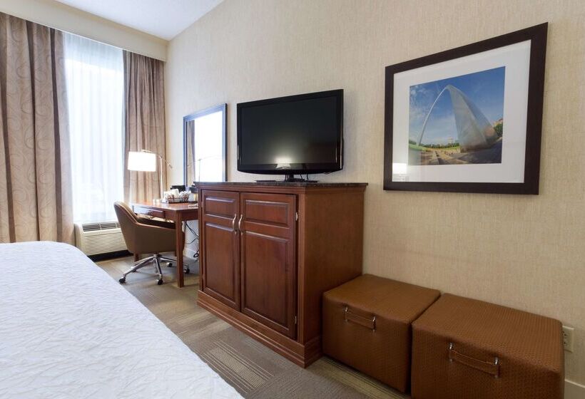 هتل Hampton Inn St. Louis Southwest