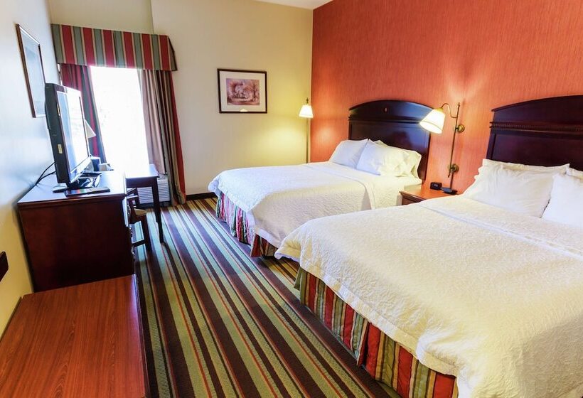 호텔 Hampton Inn Sturbridge