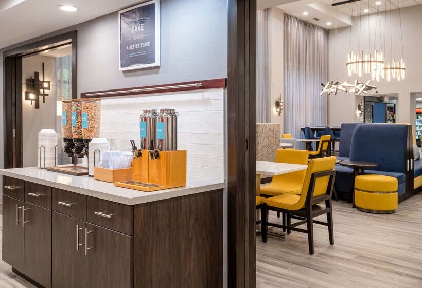 Отель Hampton Inn & Suites Agoura Hills