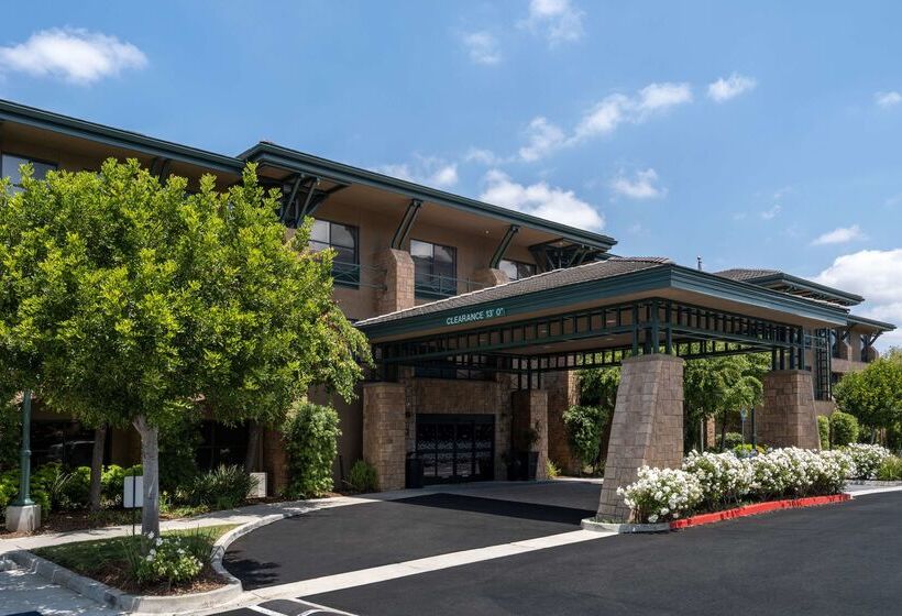 Отель Hampton Inn & Suites Agoura Hills