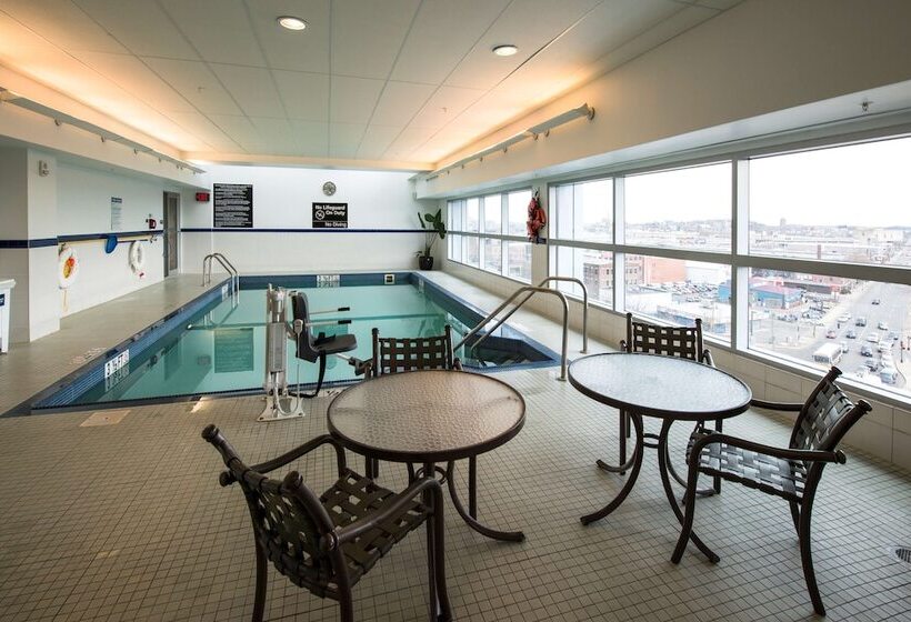 هتل Hampton Inn & Suites Boston Crosstown Center