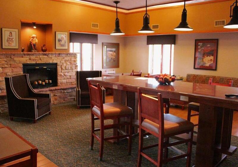 هتل Hampton Inn & Suites Los Alamos White Rock