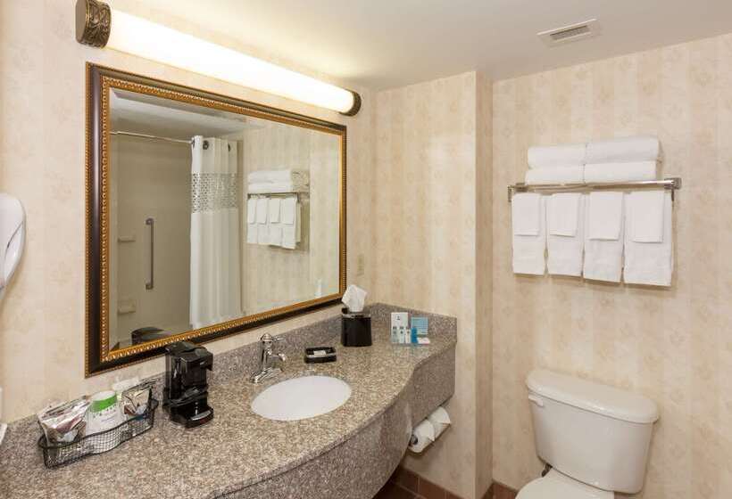 هتل Hampton Inn & Suites Clevelandbeachwood