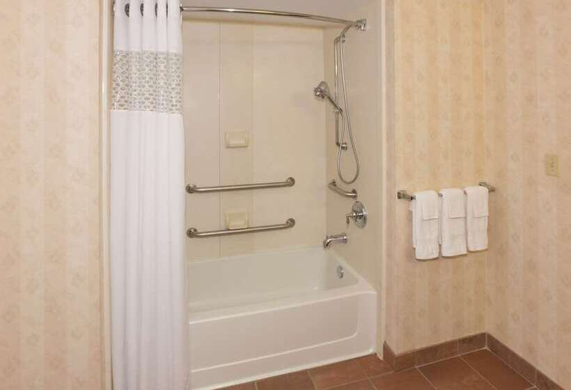 هتل Hampton Inn & Suites Clevelandbeachwood