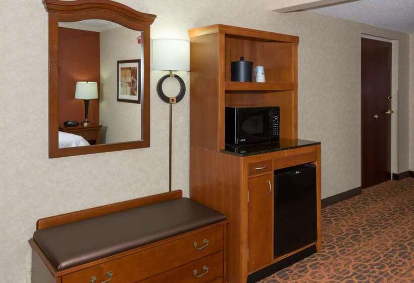 هتل Hampton Inn & Suites Clevelandbeachwood