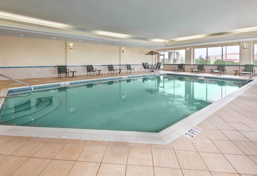 هتل Hampton Inn & Suites Clevelandbeachwood