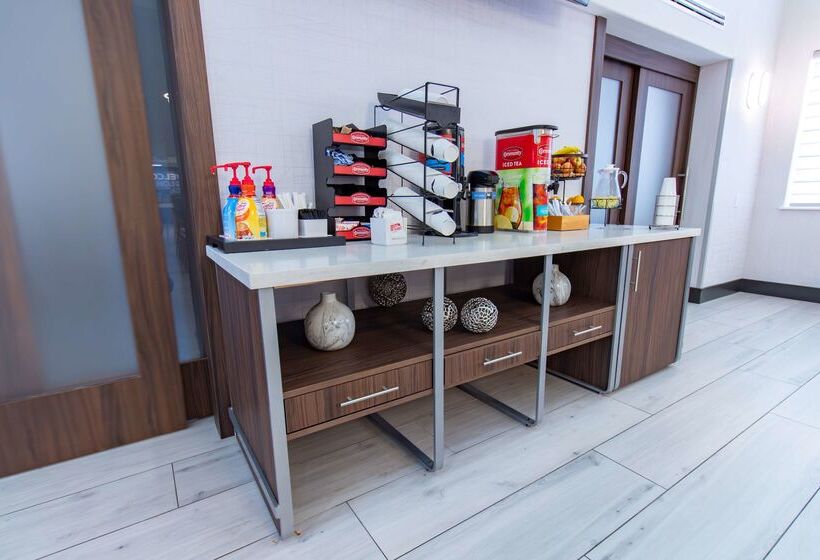 בית מלון כפרי Hampton Inn & Suites Denton