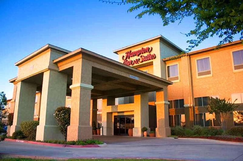 בית מלון כפרי Hampton Inn & Suites Denton