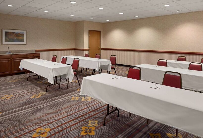 هتل Hampton Inn & Suites Detroit/sterling Heights