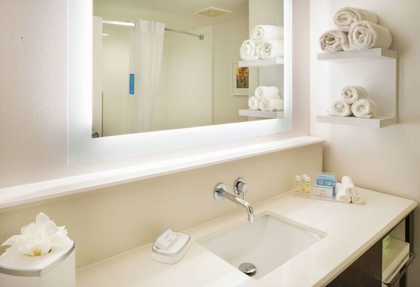 هتل Hampton Inn & Suites Legacy Parkfrisco