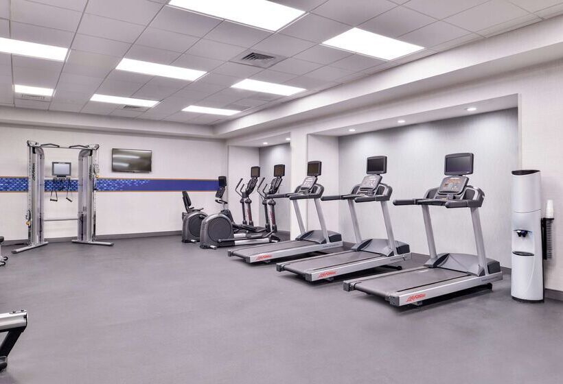 هتل Hampton Inn & Suites Legacy Parkfrisco