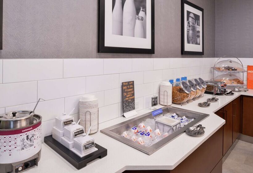 هتل Hampton Inn & Suites Legacy Parkfrisco