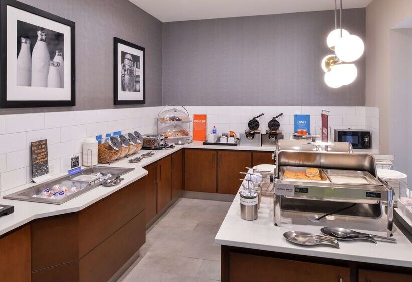 هتل Hampton Inn & Suites Legacy Parkfrisco