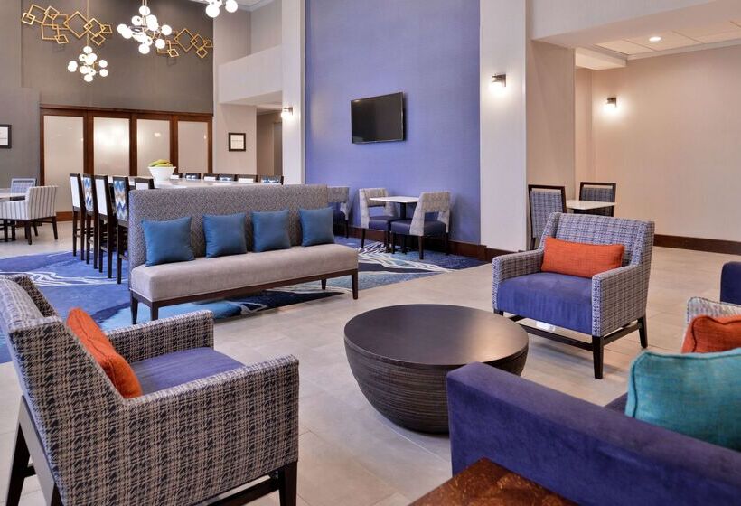 هتل Hampton Inn & Suites Legacy Parkfrisco