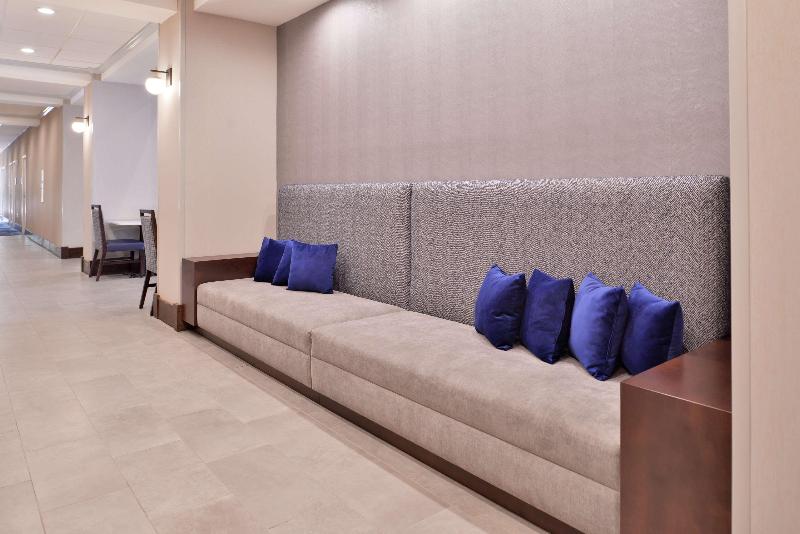 هتل Hampton Inn & Suites Legacy Parkfrisco
