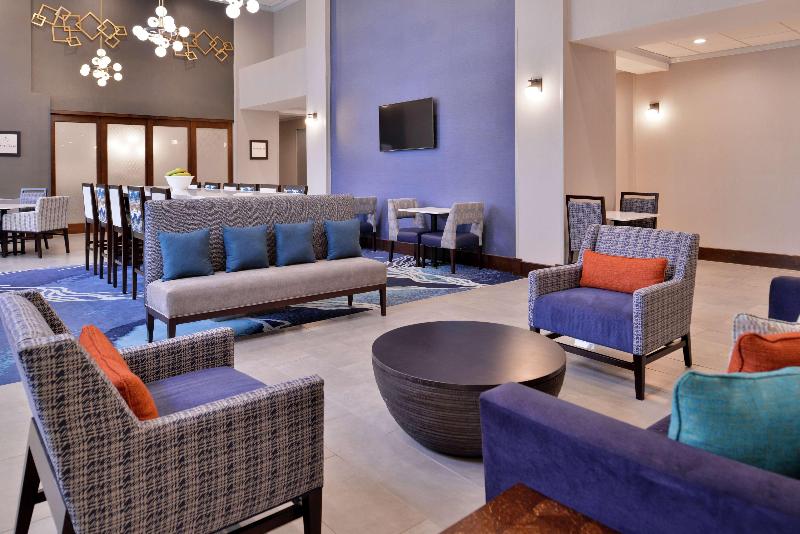 هتل Hampton Inn & Suites Legacy Parkfrisco