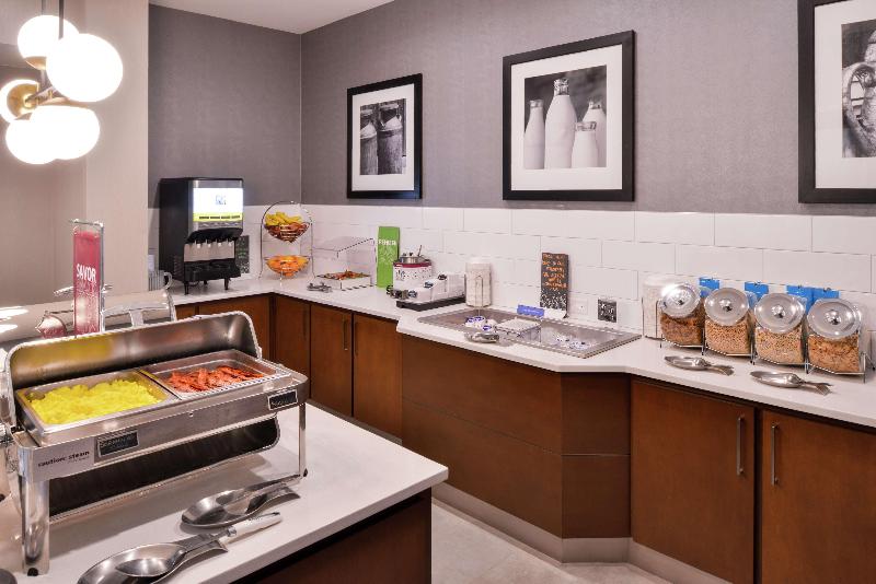هتل Hampton Inn & Suites Legacy Parkfrisco