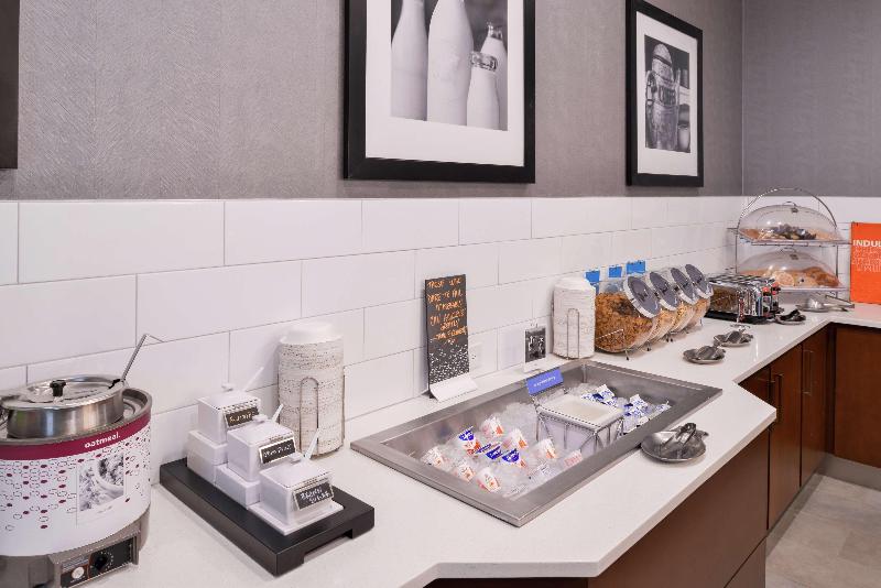 هتل Hampton Inn & Suites Legacy Parkfrisco