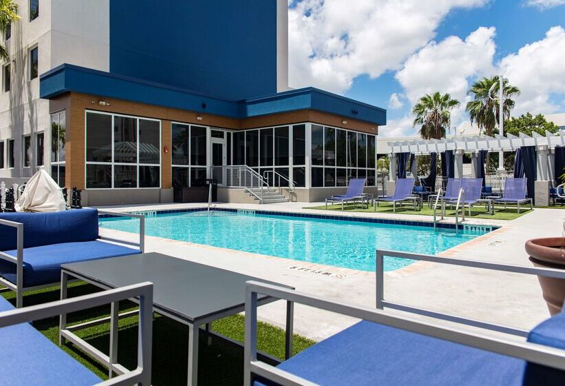 هتل Hampton Inn & Suites Miamiairport Southblue Lagoon