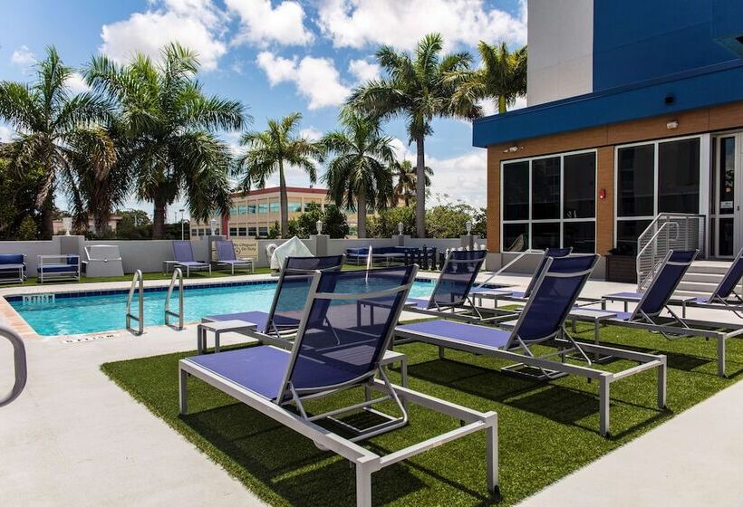 هتل Hampton Inn & Suites Miamiairport Southblue Lagoon