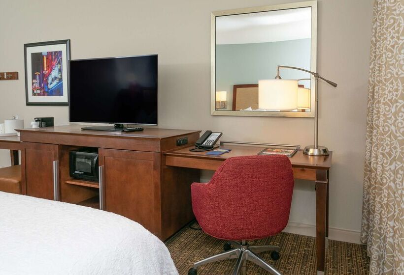 هتل Hampton Inn & Suites Nashvillegreen Hills