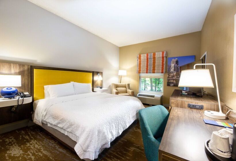 בית מלון כפרי Hampton Inn & Suites Raleigh Cary Lenovo Center