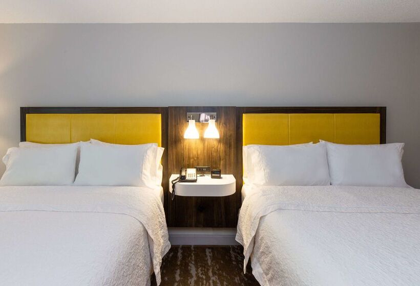 בית מלון כפרי Hampton Inn & Suites Raleigh Cary Lenovo Center