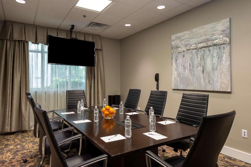 בית מלון כפרי Hampton Inn & Suites Raleigh Cary Lenovo Center