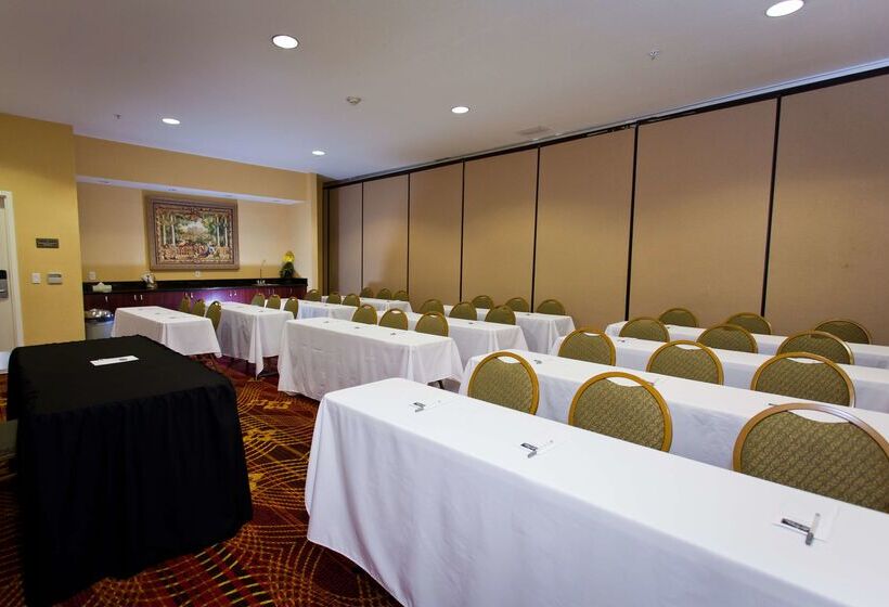 هتل Hampton Inn & Suites Sacramentocal Expo