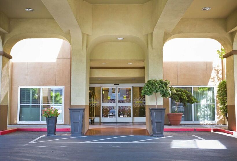 هتل Hampton Inn & Suites Sacramentocal Expo